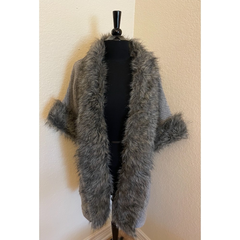 Kena Faux Fur (Removable) 3/4 Sleeve Sweater- Sz L